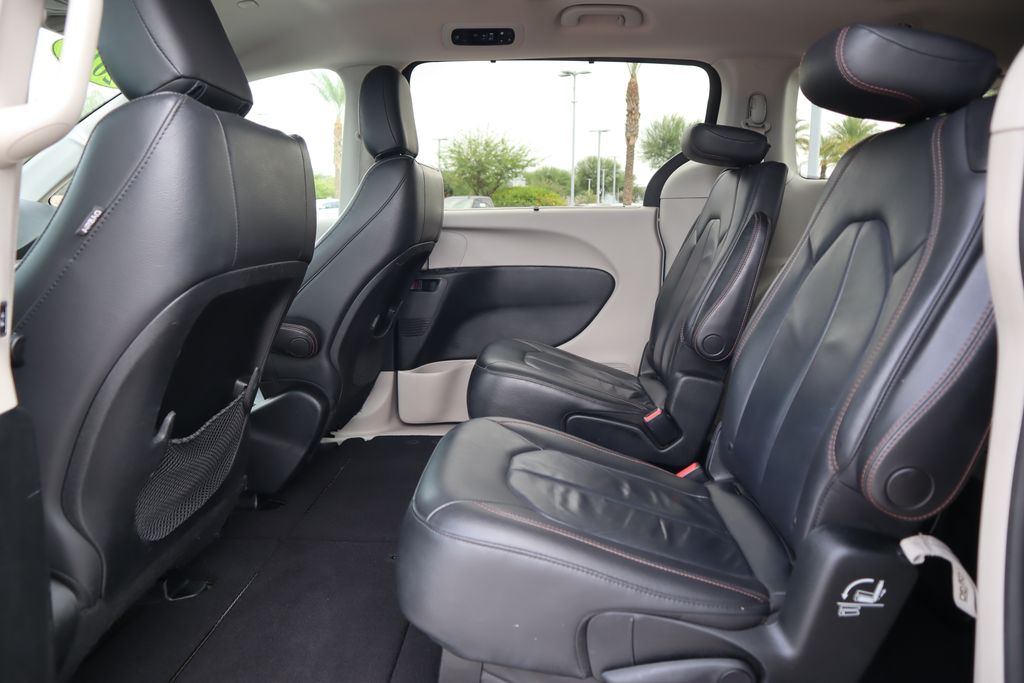 Thumbnail: 2017 Chrysler Pacifica - 20