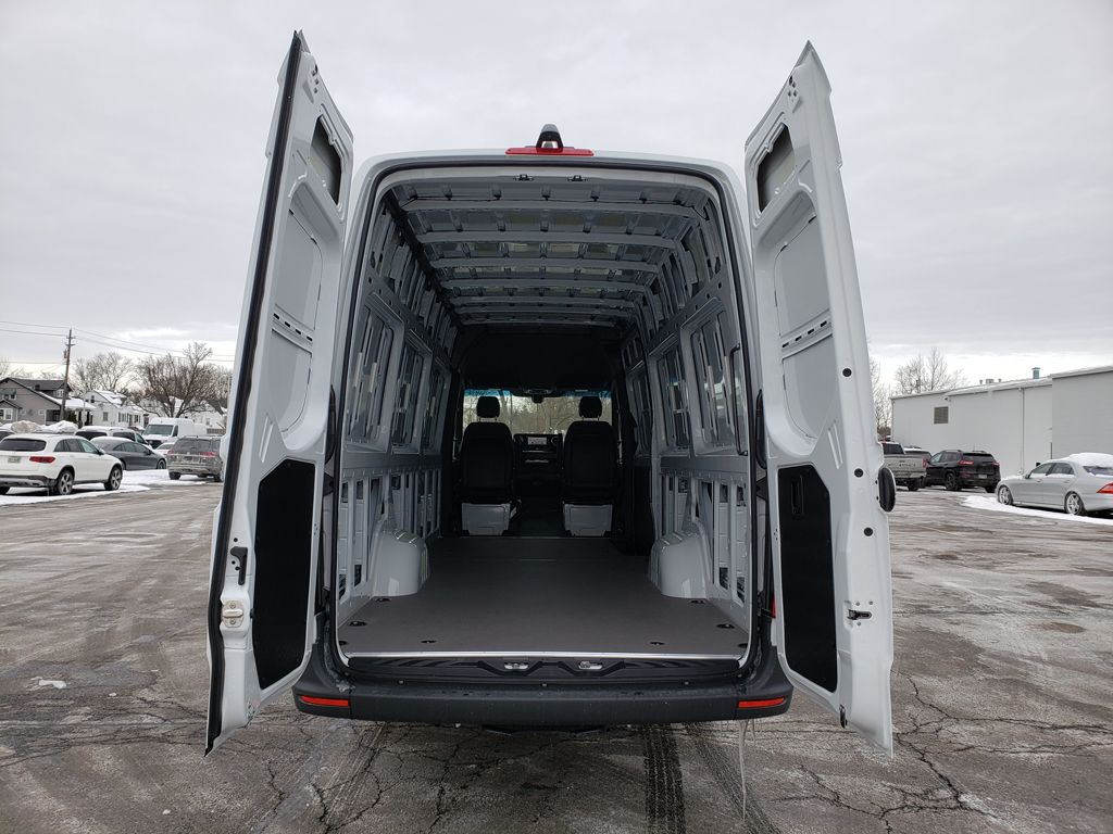 Thumbnail: 2026 Mercedes-Benz Sprinter - 5