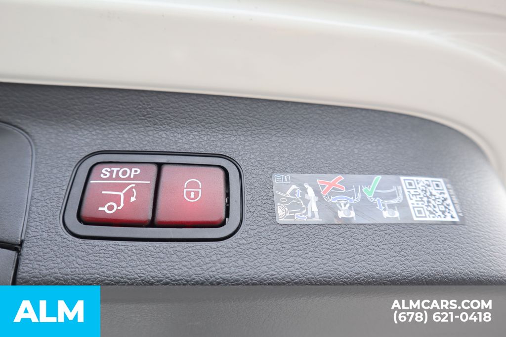 Used 2025 White Mercedes-Benz GLS 450 image 27