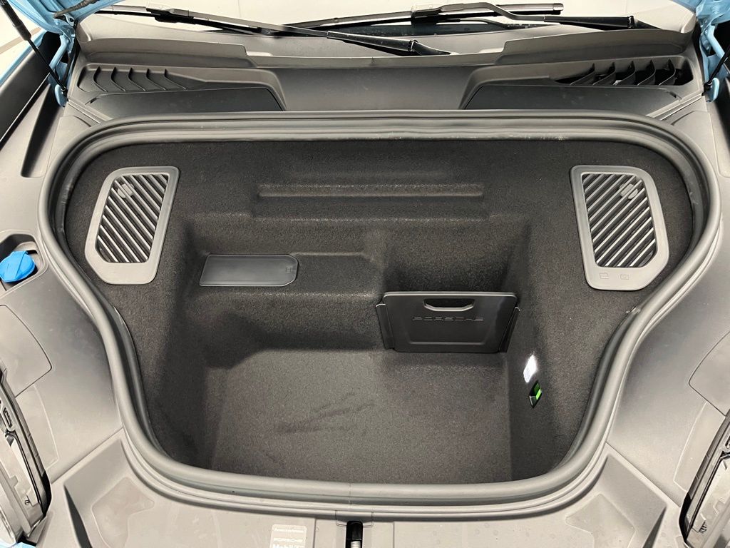 Thumbnail: 2025 Porsche Macan - 32