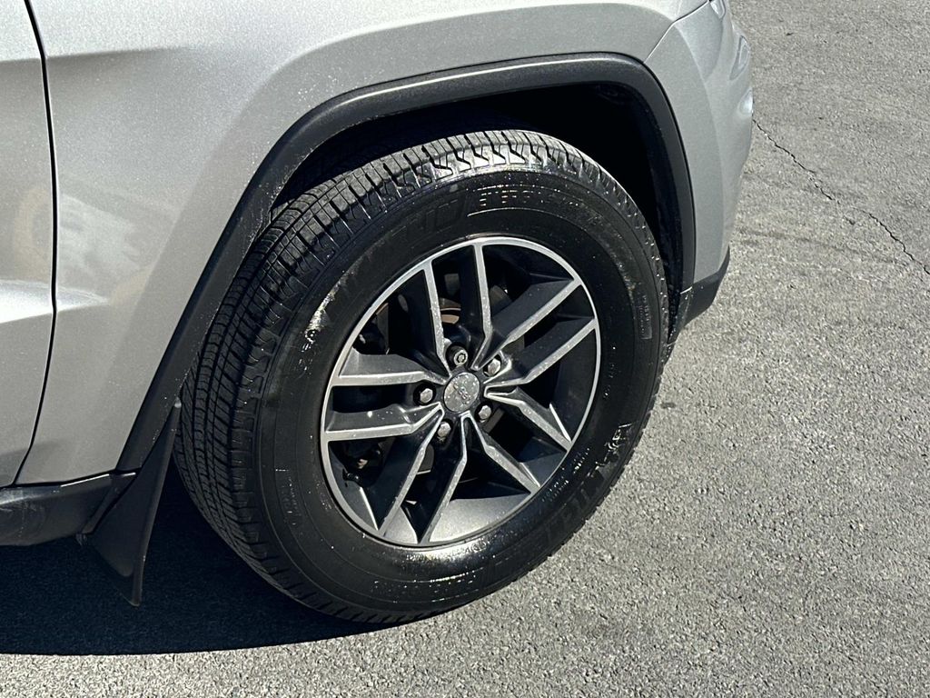 Thumbnail: 2017 Jeep Grand Cherokee - 18