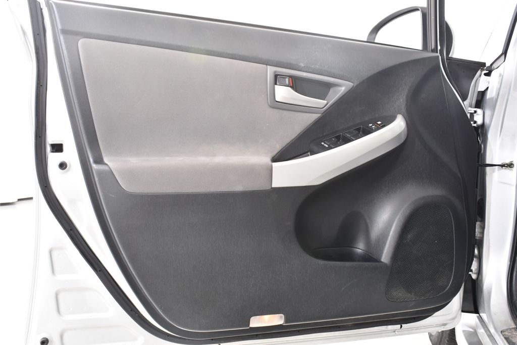 Used 2013  Toyota Two Hybrid image 25