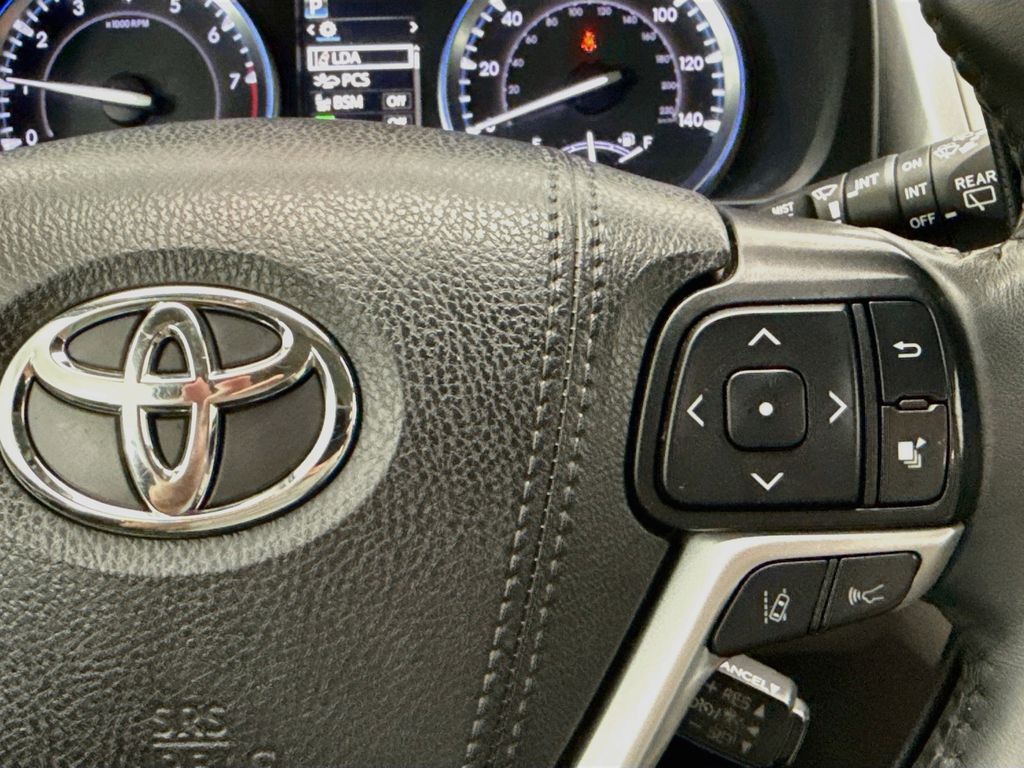 Thumbnail: 2019 Toyota Highlander - 12