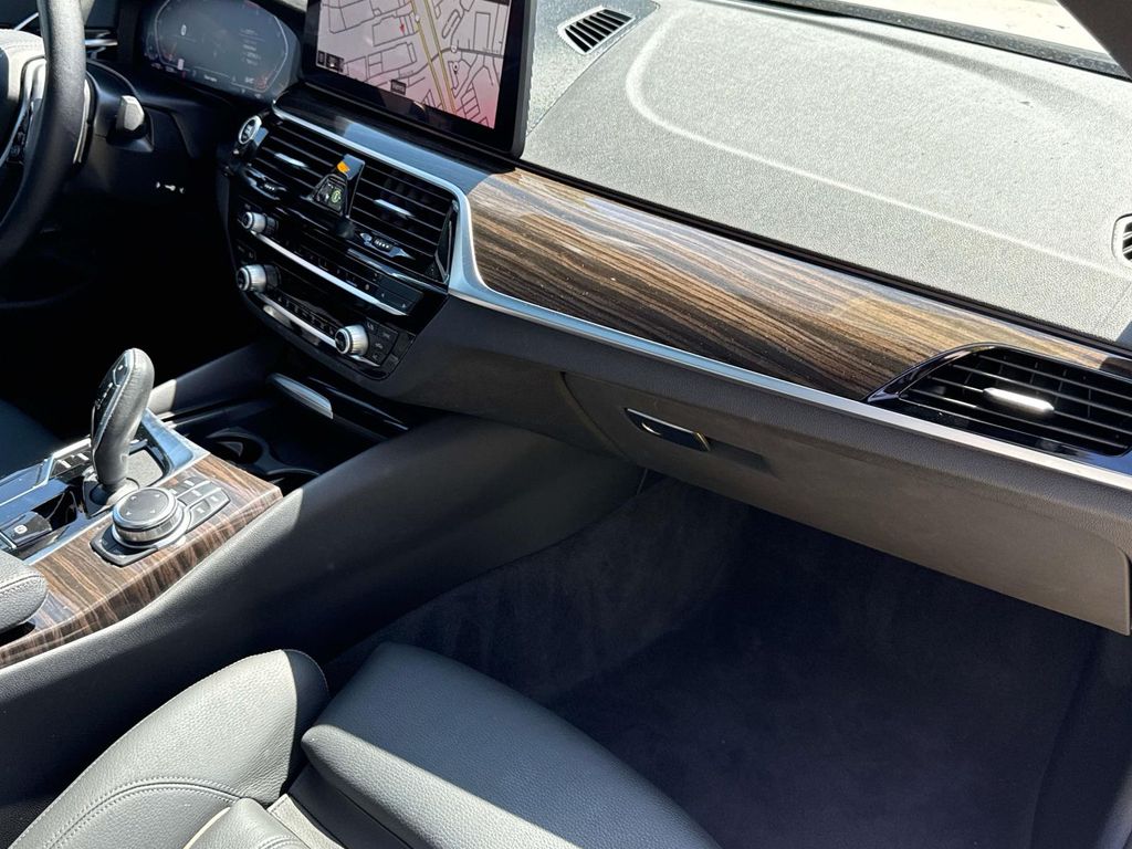 Thumbnail: 2022 BMW 5 Series - 19