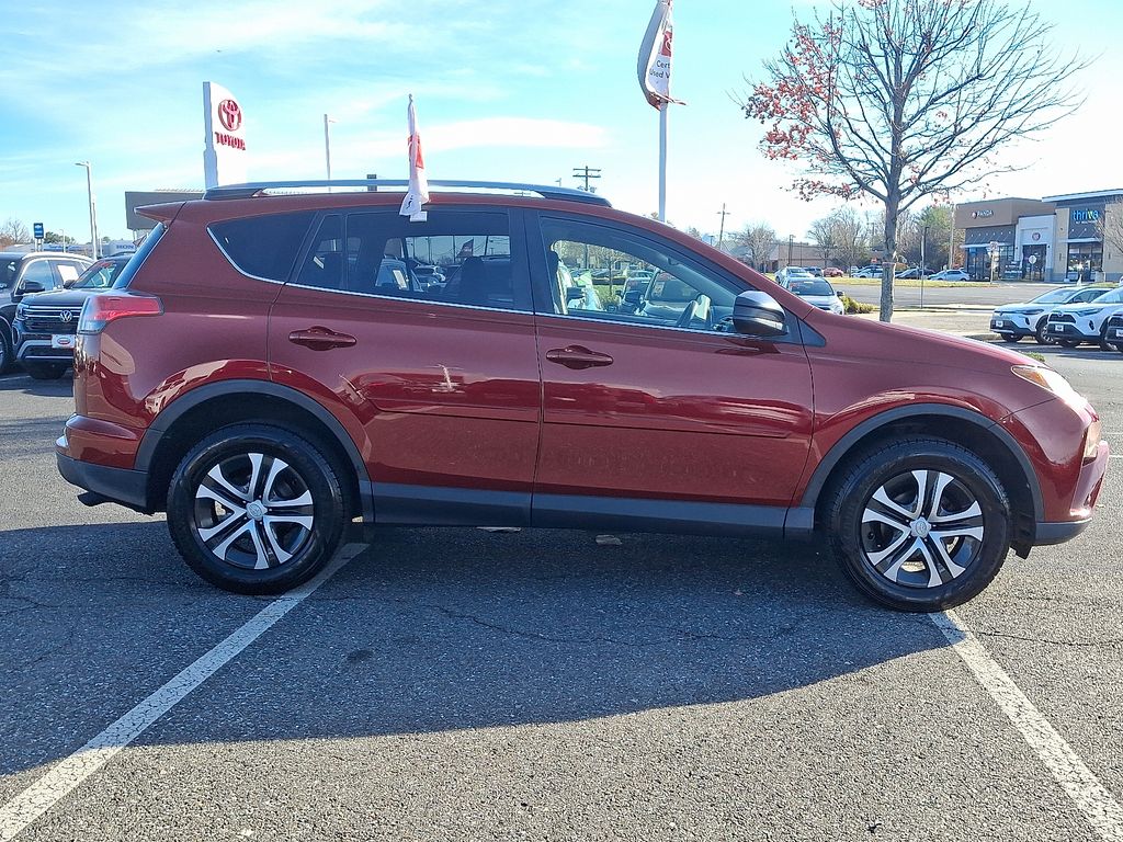 Thumbnail: 2018 Toyota RAV4 - 7