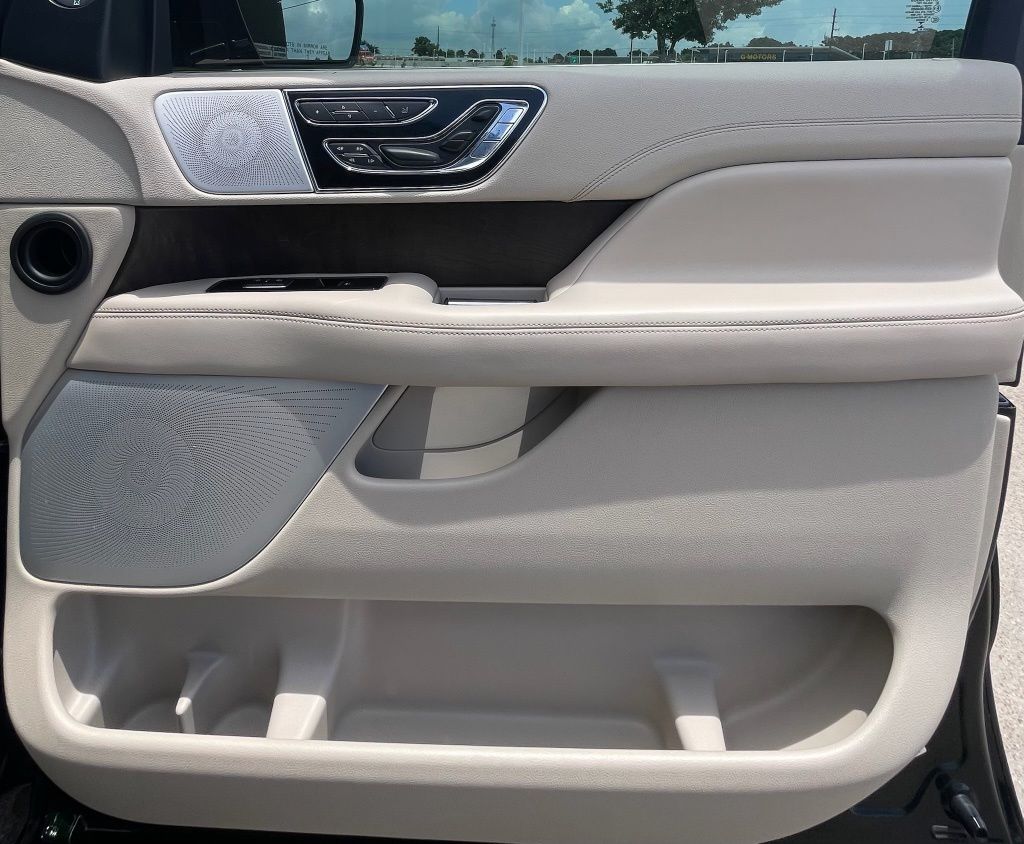 2021 Lincoln Navigator Reserve Green at Traditions Chevrolet