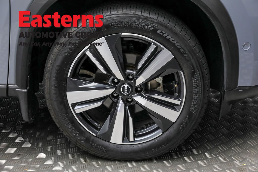 Used 2023 Gray Nissan SL image 31