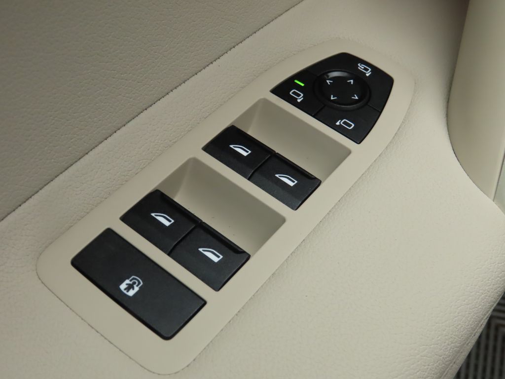 2025 BMW iX xDrive50 24