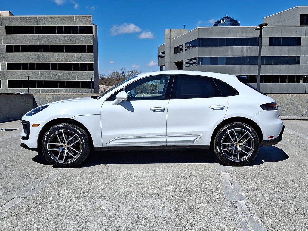 Thumbnail: 2026 Porsche Macan - 2