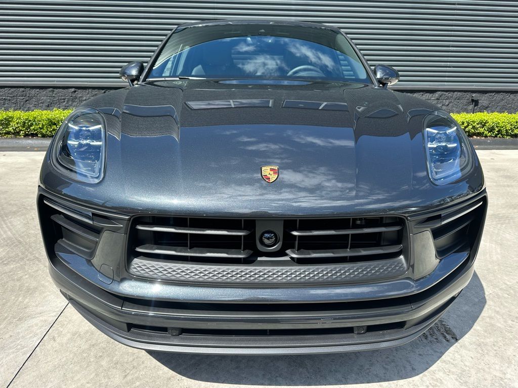 Thumbnail: 2026 Porsche Macan - 8