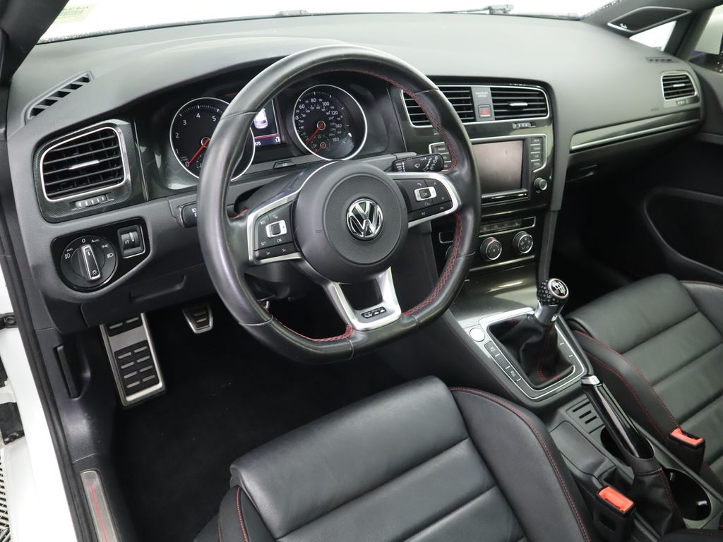 Thumbnail: 2017 Volkswagen Golf - 9