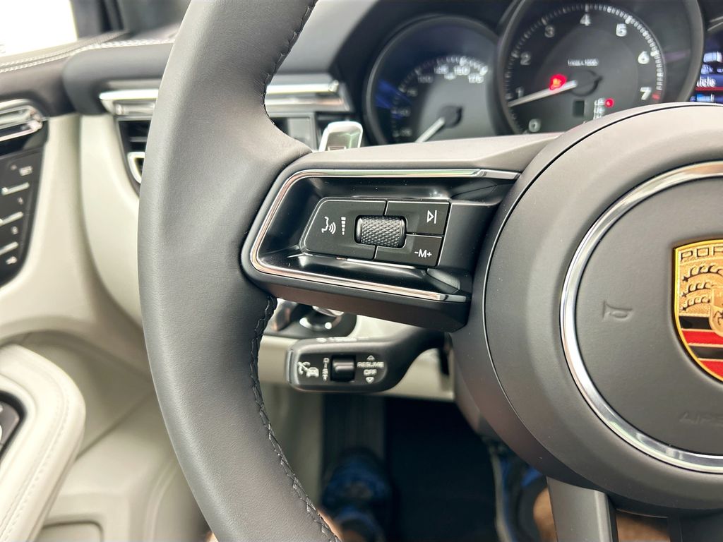 Thumbnail: 2026 Porsche Macan - 14