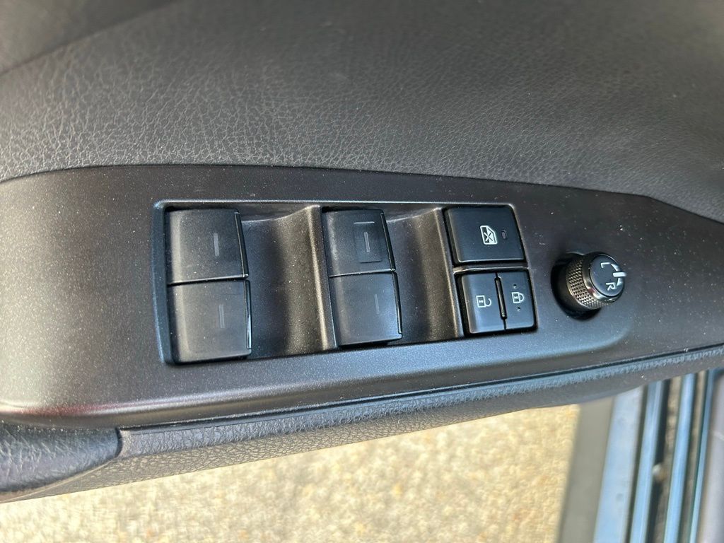 Thumbnail: 2021 Toyota Camry - 17