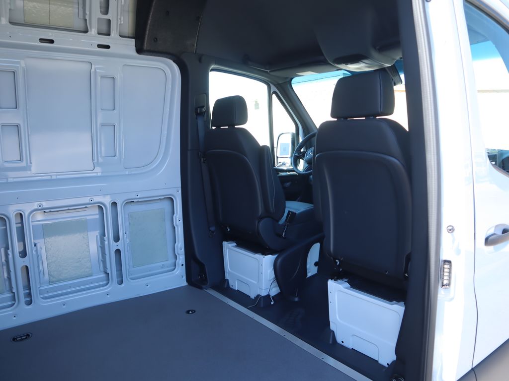 Thumbnail: 2025 Mercedes-Benz Sprinter - 24