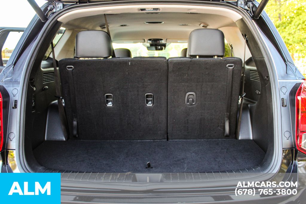 Used 2025 Black Hyundai SEL image 24