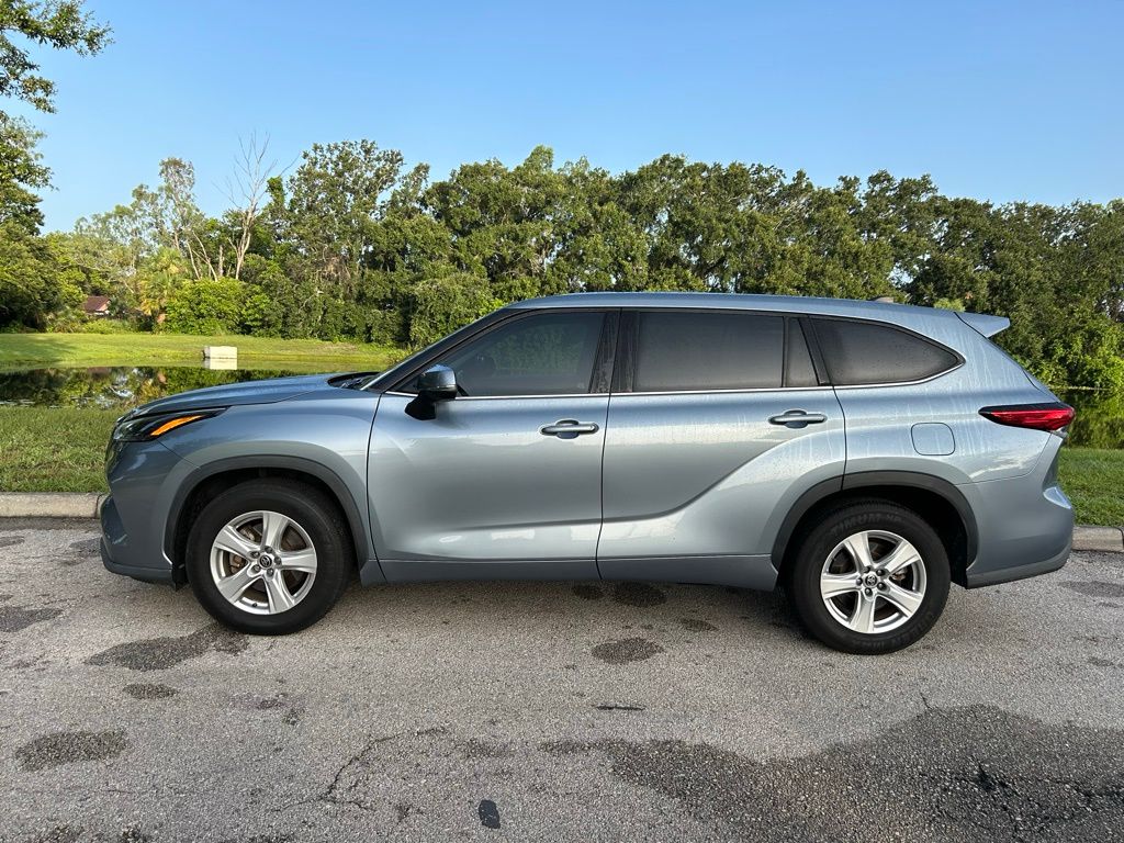 Thumbnail: 2022 Toyota Highlander - 2