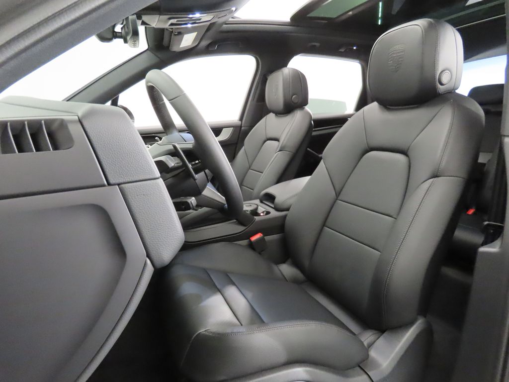 Thumbnail: 2026 Porsche Cayenne - 5