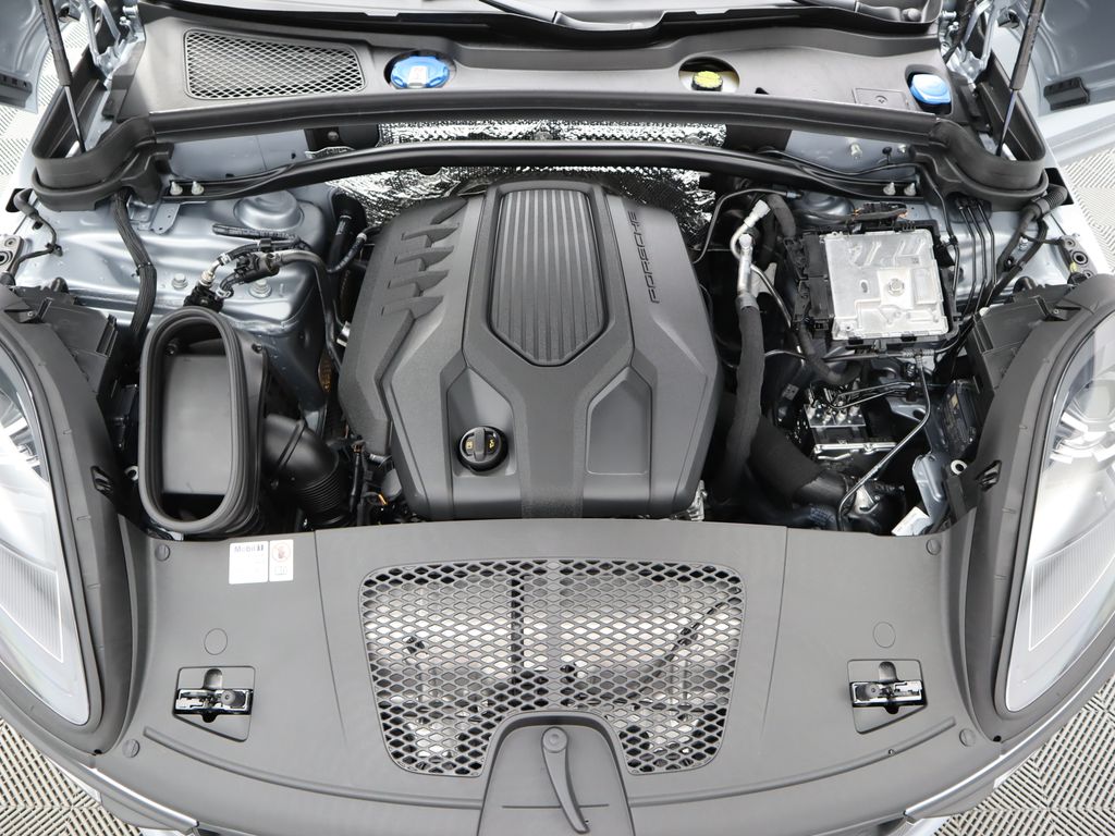 Thumbnail: 2024 Porsche Macan - 32