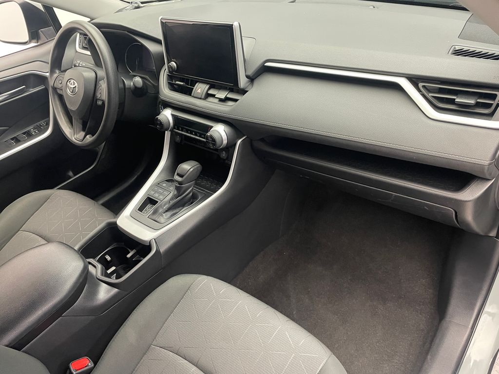 2023 Toyota RAV4 XLE 16