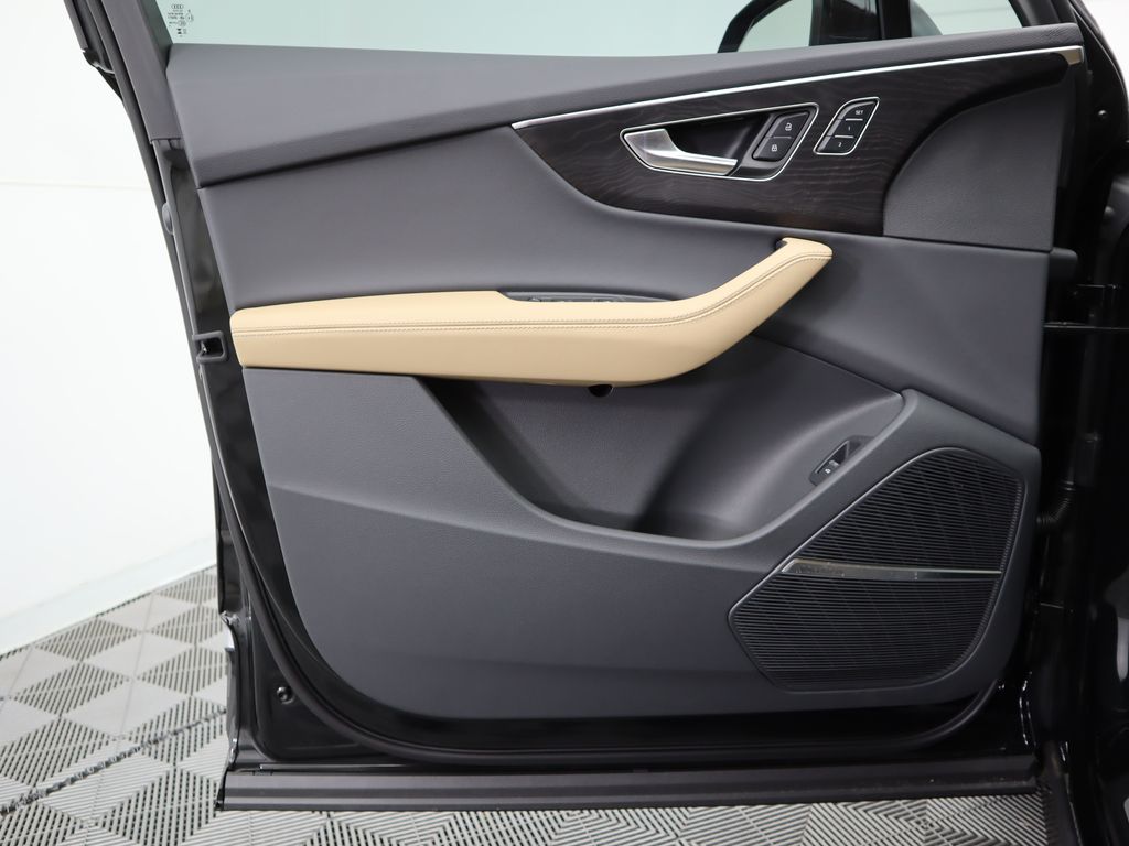 2025 Audi Q7 Premium Plus 25
