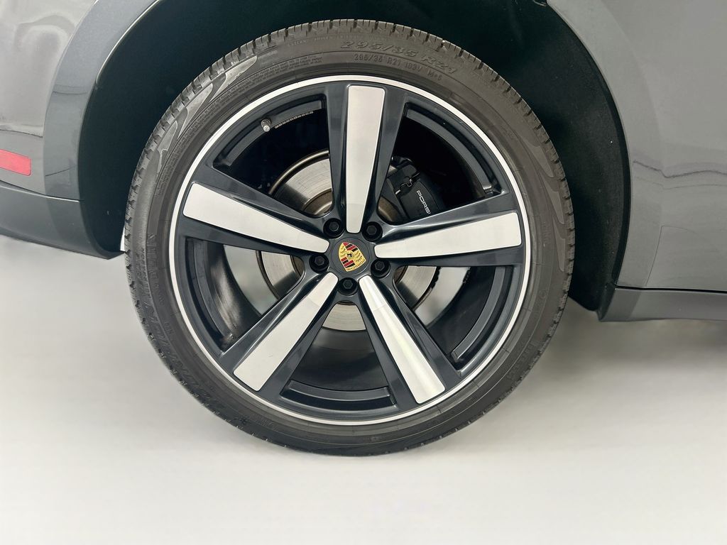 Thumbnail: 2025 Porsche Macan - 32