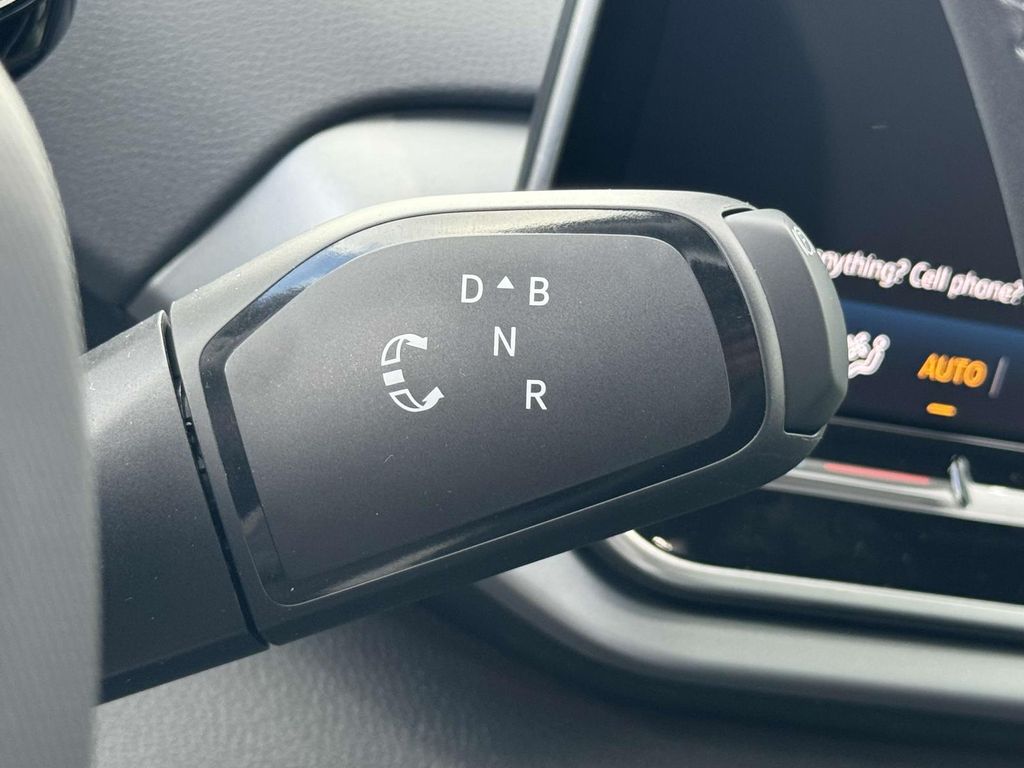 2025 Volkswagen ID.4 Pro photo