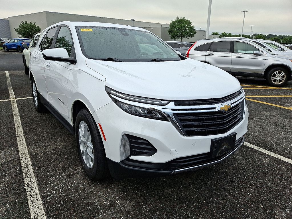 Thumbnail: 2022 Chevrolet Equinox - 3