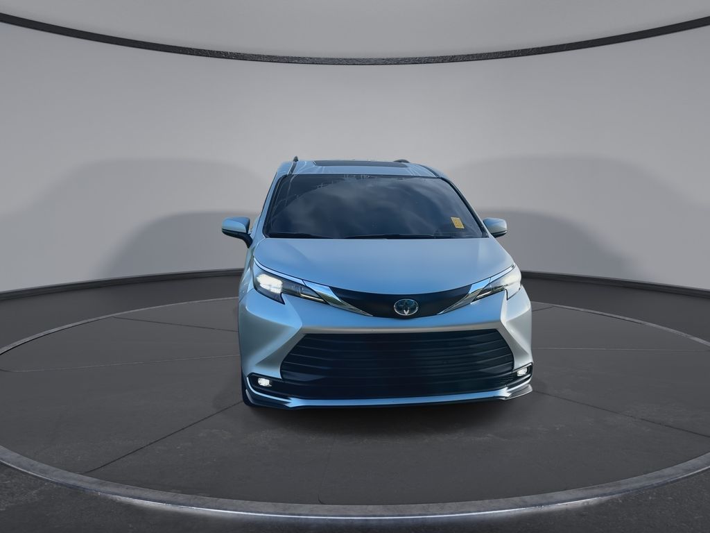 Thumbnail: 2025 Toyota Sienna - 3