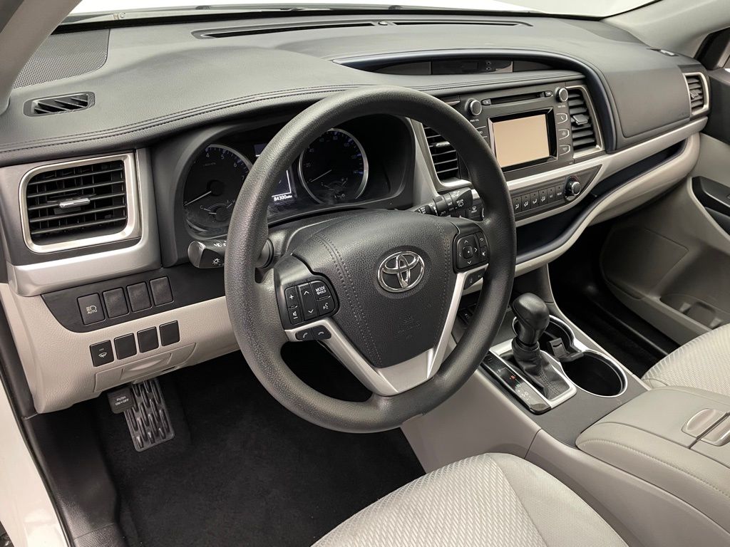 2019 Toyota Highlander LE 11