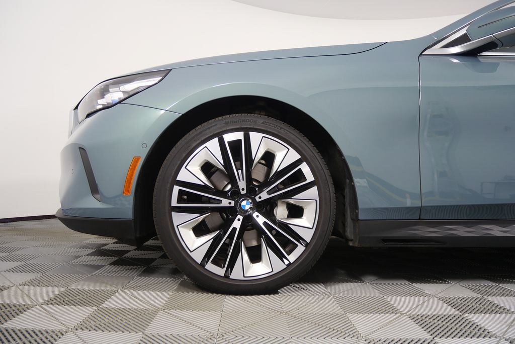 Thumbnail: 2024 BMW 5 Series - 7