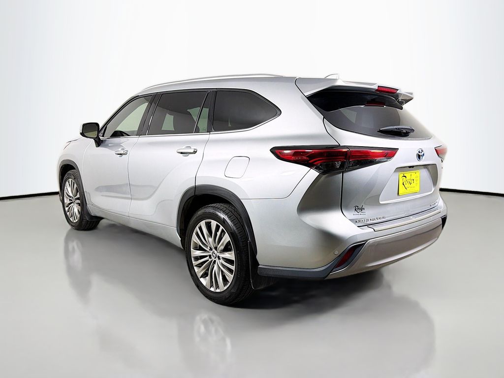 Used 2022 Toyota Highlander Hybrid SUV
