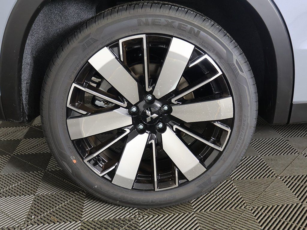 New 2026 Gray Mitsubishi SE image 22