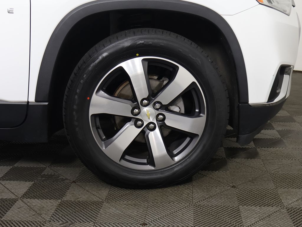 Used 2018 White Chevrolet 3LT image 23