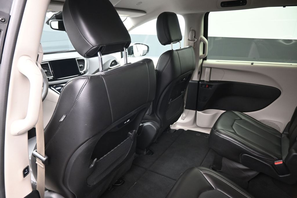 Used 2024 Chrysler Pacifica Van