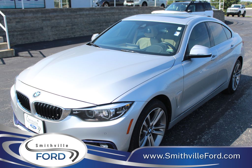 2019 BMW 4 Series Plata (Glacier Silver Metallic) Sedán Tracción en las cuatro ruedas 8 velocidades Automática