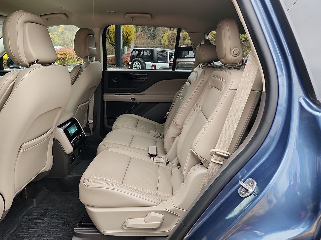 Thumbnail: 2020 Lincoln Aviator - 10