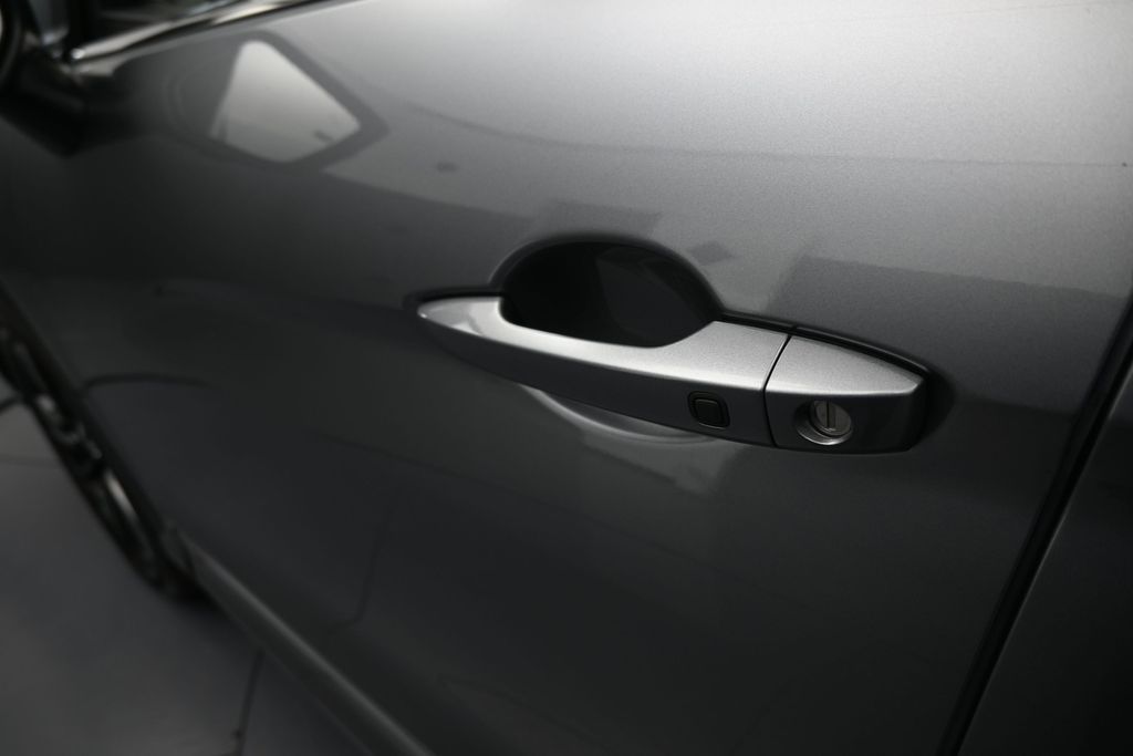 New 2026 Gray Mitsubishi SEL image 35
