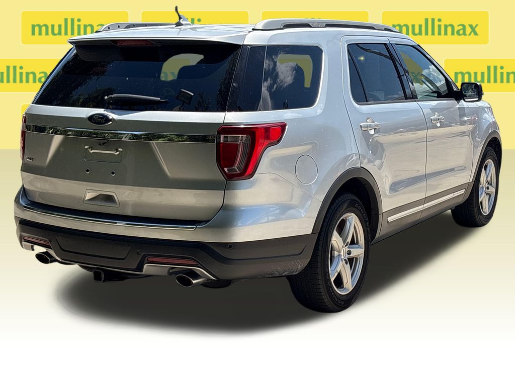 Used 2018 Silver Ford XLT image 4