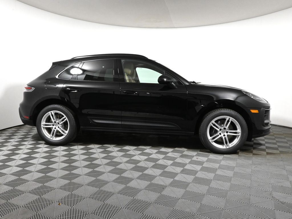 Thumbnail: 2026 Porsche Macan - 8