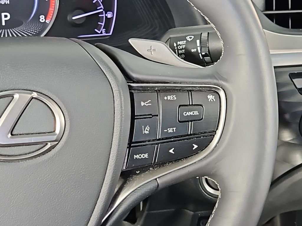 Thumbnail: 2019 Lexus ES - 29