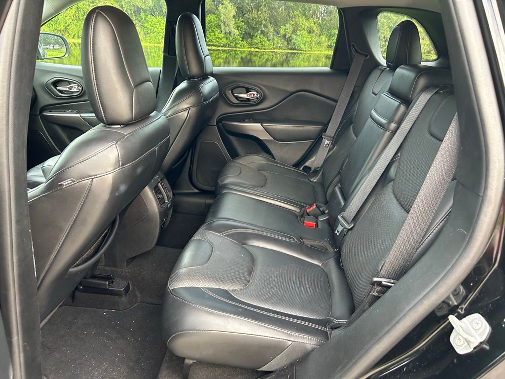 Thumbnail: 2019 Jeep Cherokee - 12