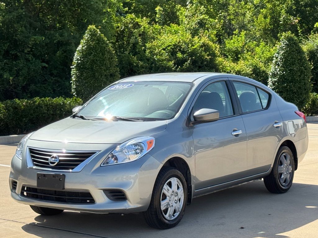 2012 Nissan Versa 1.6 SV - 10