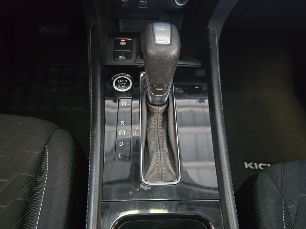 Thumbnail: 2021 Nissan Kicks - 25