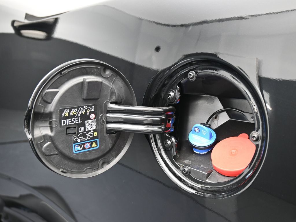 New 2026 Diamond Black Crystal Pearlcoat Ram Tradesman image 30