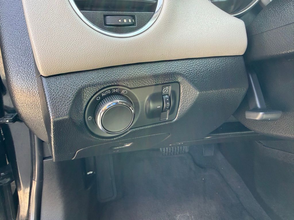 Thumbnail: 2016 Chevrolet Cruze - 12