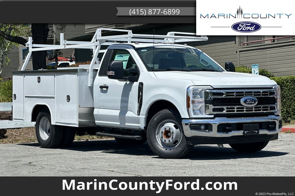 Oxford White 2025 Ford F-350 Super Duty Chassis Pickup Truck 4X2 Automatic