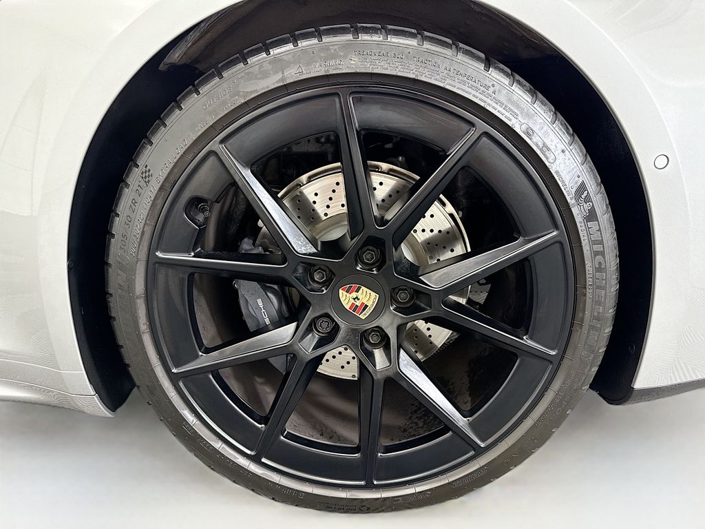 Thumbnail: 2025 Porsche 911 - 28