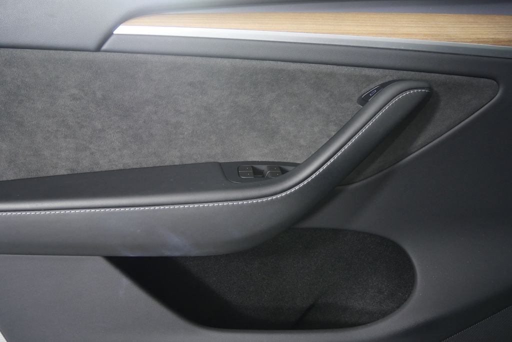 Thumbnail: 2023 Tesla Model Y - 8