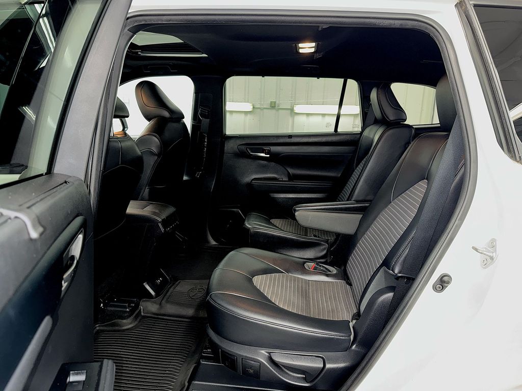 Used 2023 Toyota Highlander SUV
