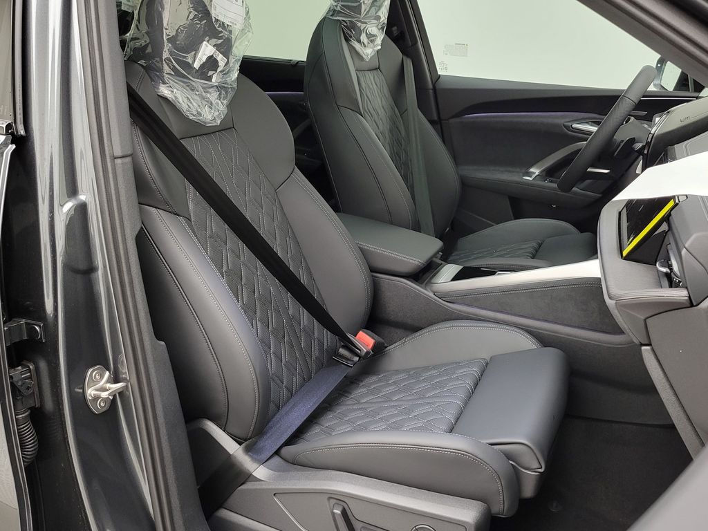 Thumbnail: 2026 Audi SQ5 - 12